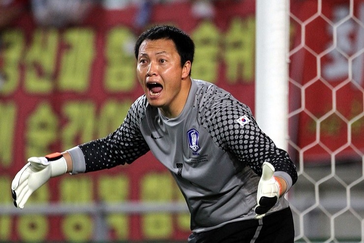 Huyen thoai Han Quoc gia nhap ban huan luyen tuyen Viet Nam hinh anh