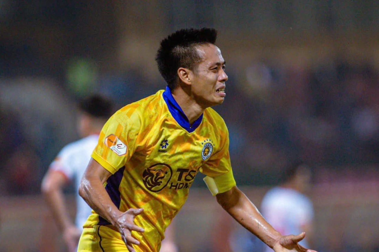 Van Quyet ghi ban thu 117 tai V.League hinh anh