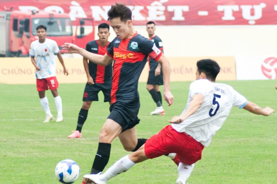 Hoang Duc toa sang giup Ninh Binh thang Ba Ria Vung Tau hinh anh