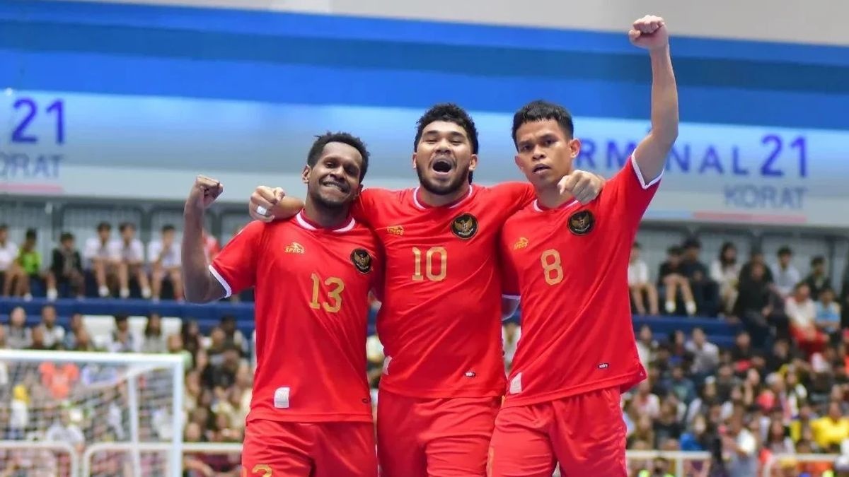 Tuyen futsal Indonesia nhan thuong lon nho thang Viet Nam hinh anh
