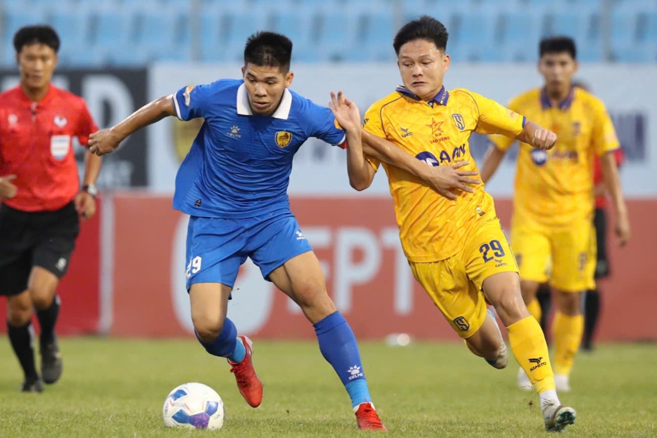 CLB Quang Nam gui don kien nghi trong tai hinh anh