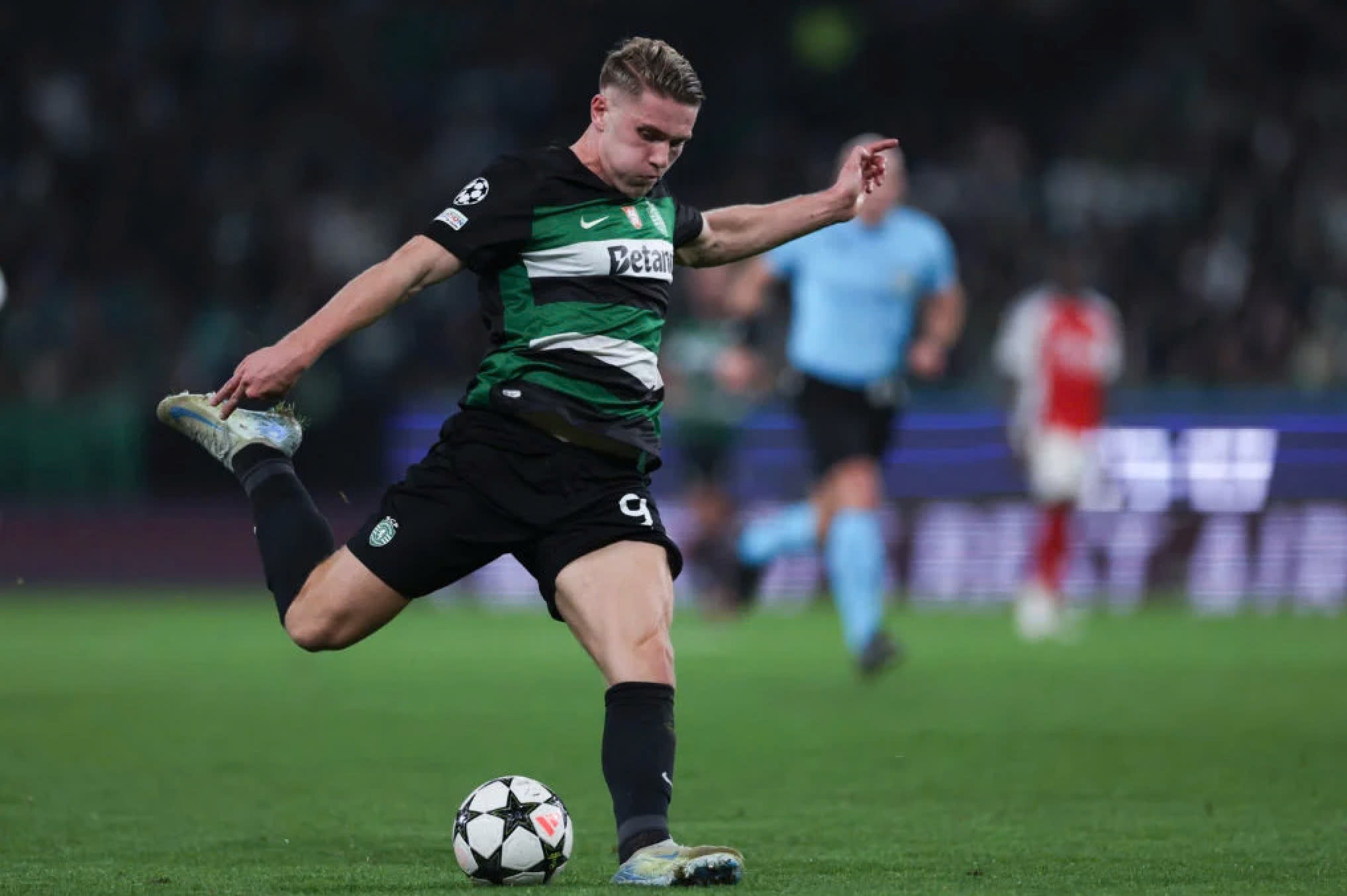 Gyokeres len tieng khi bi hau ve Arsenal che gieu hinh anh