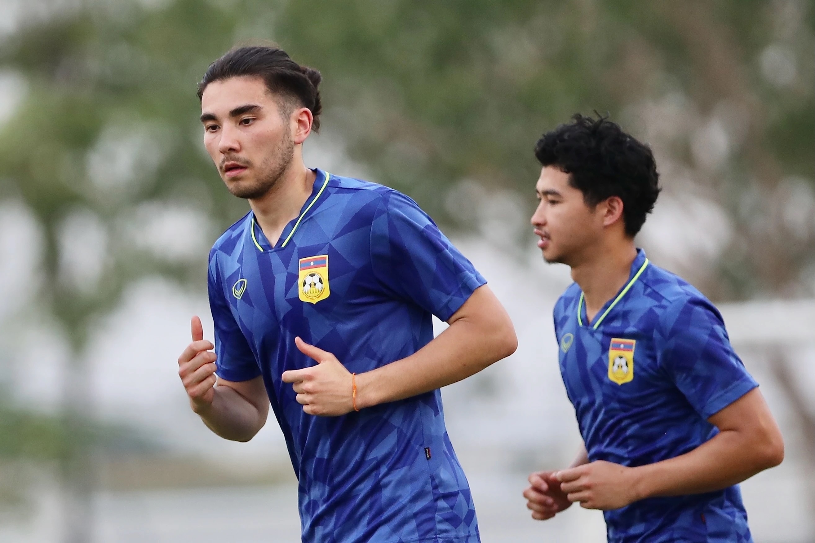 Lao goi 3 cau thu da o chau Au va My dau tuyen Viet Nam hinh anh