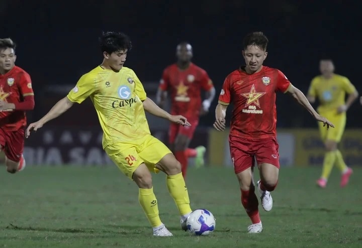 Vi sao HLV Kim Sang-sik gach ten sao tre cua CLB Thanh Hoa? hinh anh