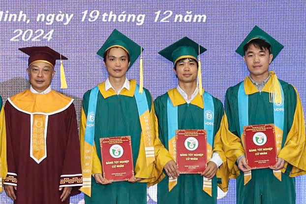 Cong Phuong co bang dai hoc loai gioi hinh anh