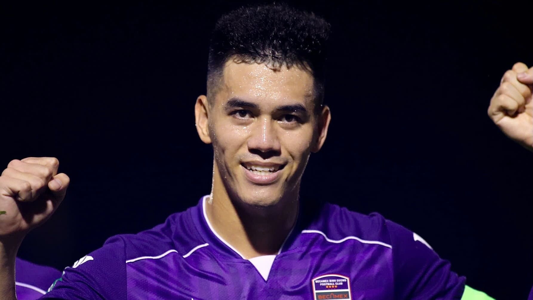 Tien Linh sut len troi o cu ly 3 m hinh anh