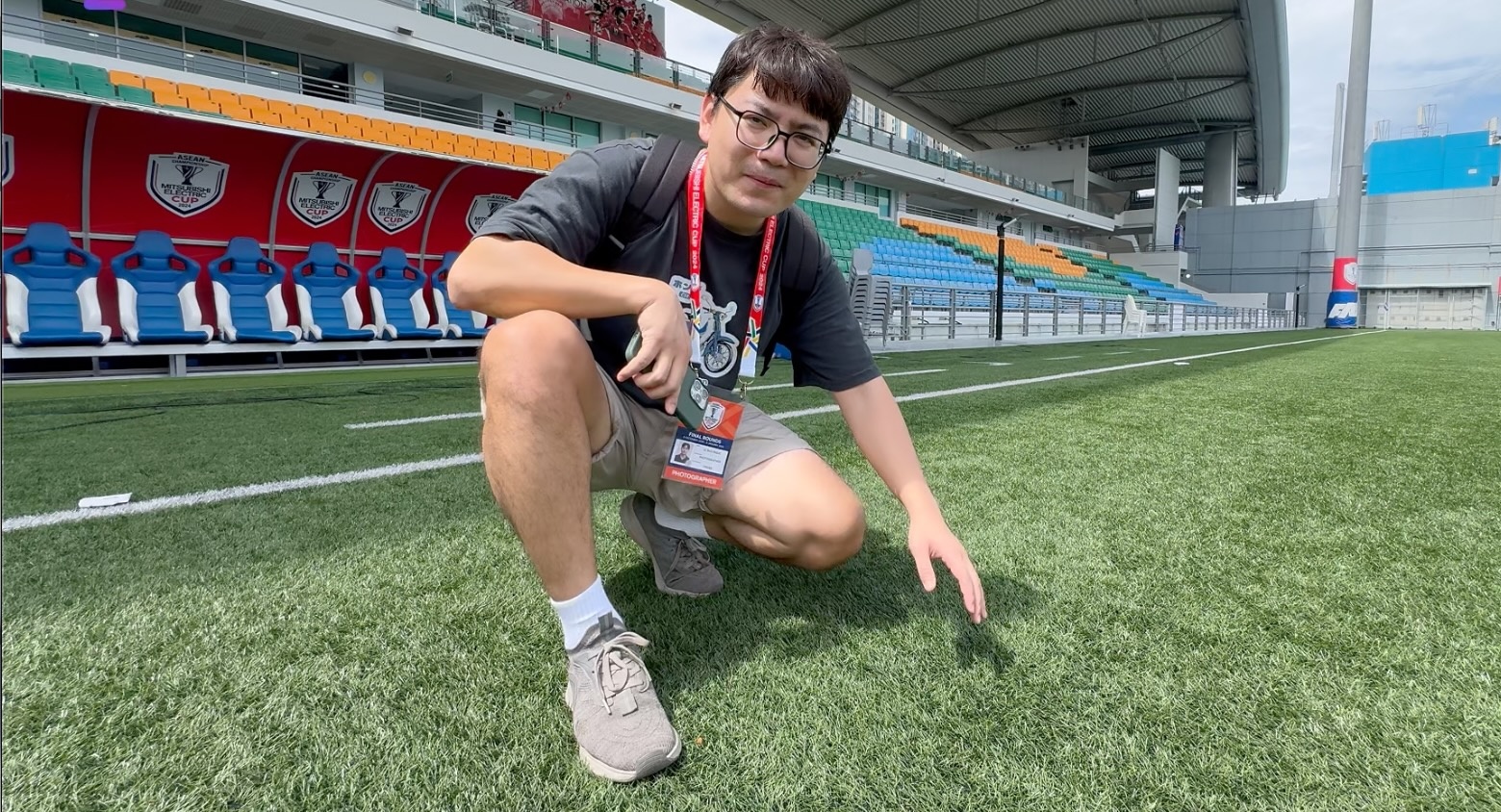 Can canh san nhan tao noi tuyen Viet Nam da ban ket ASEAN Cup hinh anh