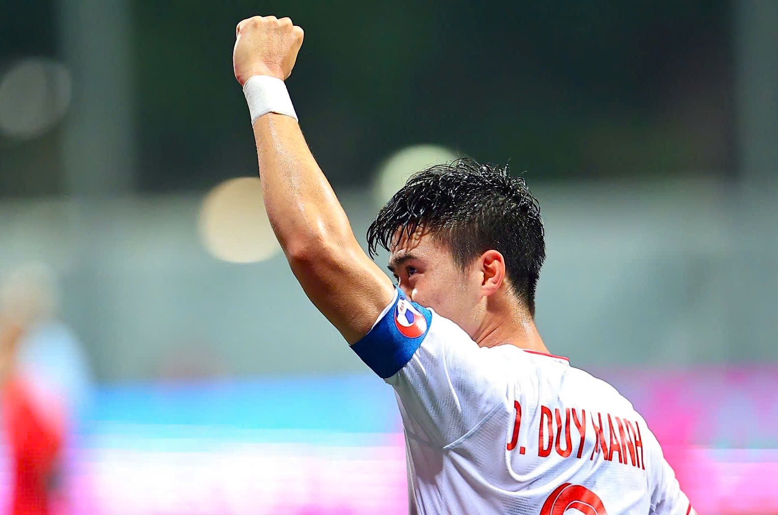 Duy Manh hay nhat tran ban ket luot di Viet Nam - Singapore hinh anh