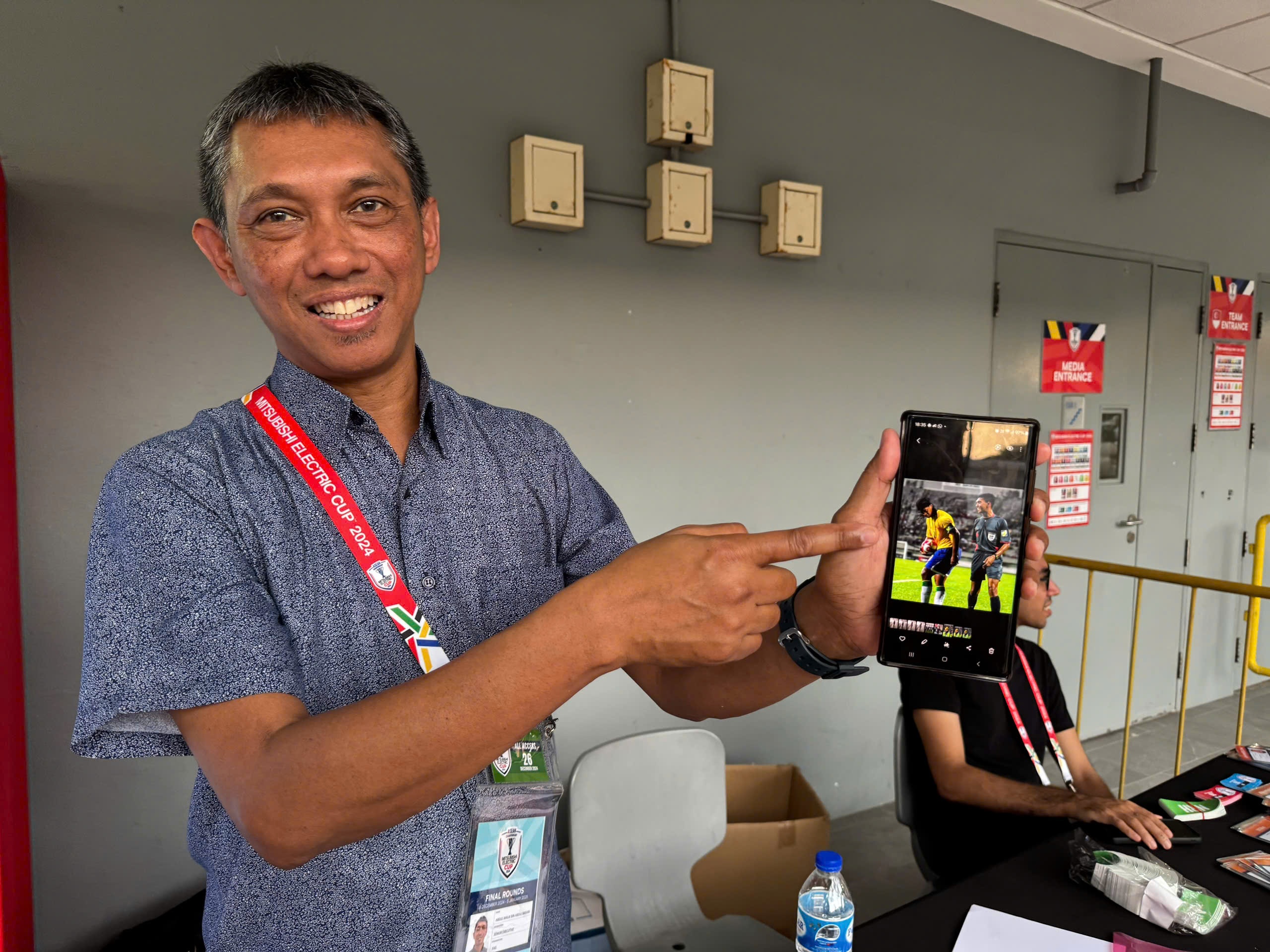 Cuu trong tai chung ket AFF Cup 2008 nho ve chien thang cua Viet Nam hinh anh