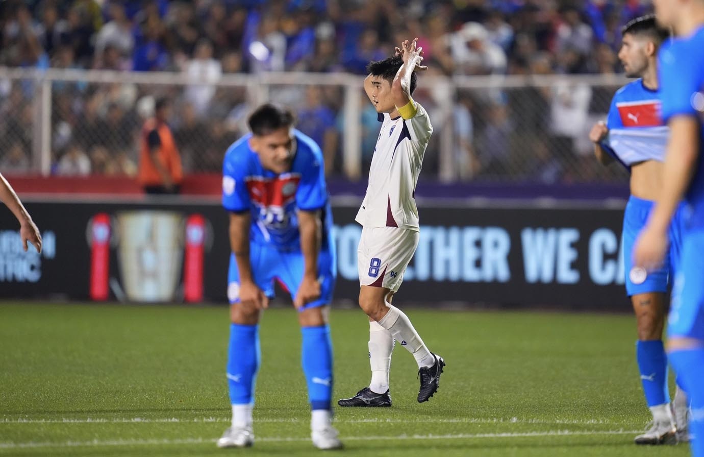 Tuyen Philippines danh bai Thai Lan o phut bu gio hinh anh