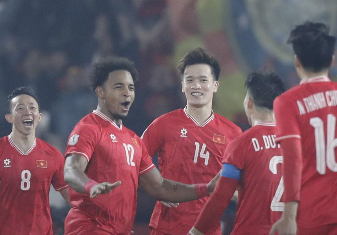 Xuan Son ghi 2 ban giup tuyen Viet Nam vao chung ket hinh anh