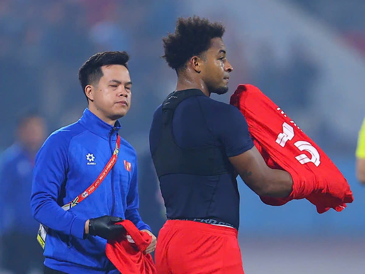 Xuan Son gap su co truoc khi lap cong cho tuyen Viet Nam hinh anh