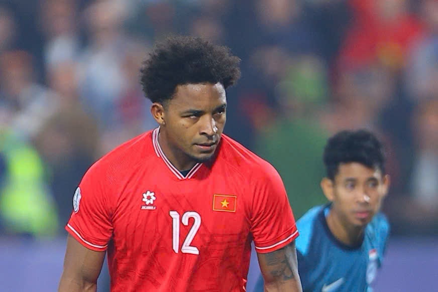 Anh mat tap trung cua Xuan Son khi da phat den hinh anh