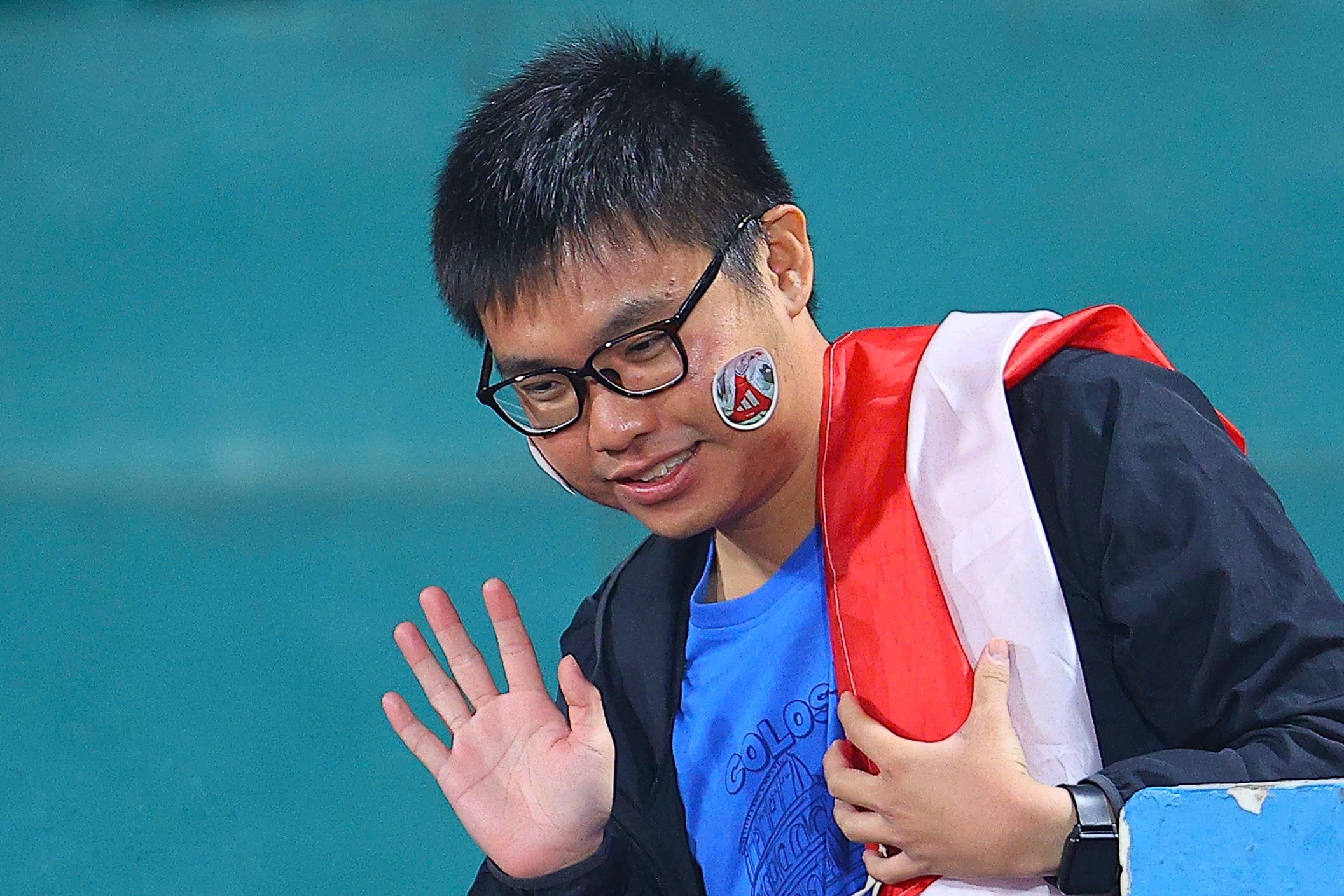 CDV Singapore 'le loi' tren san Viet Tri an tuong voi Viet Nam hinh anh