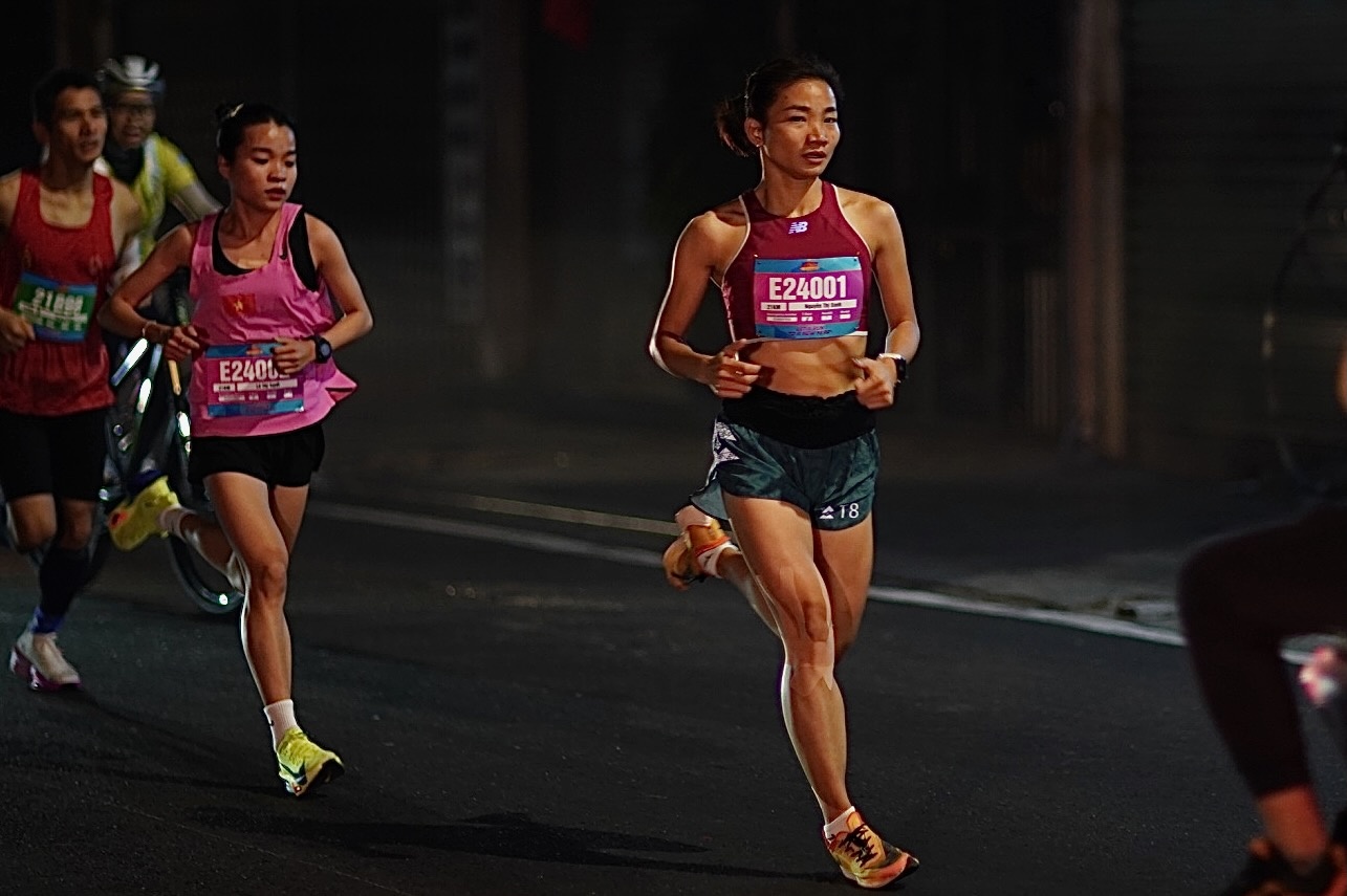 Nguyen Thi Oanh lai lap ky luc hinh anh