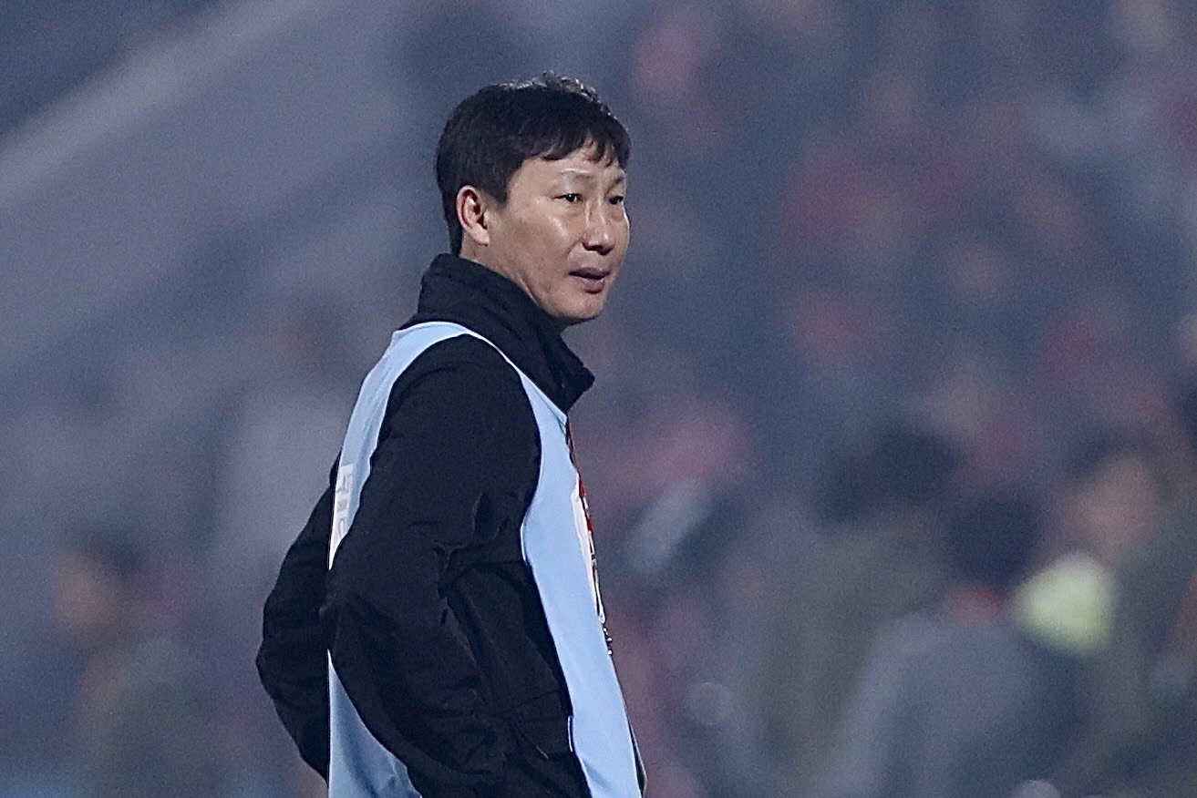 HLV Kim buc khi tuyen Viet Nam dang tan cong thi het gio hinh anh