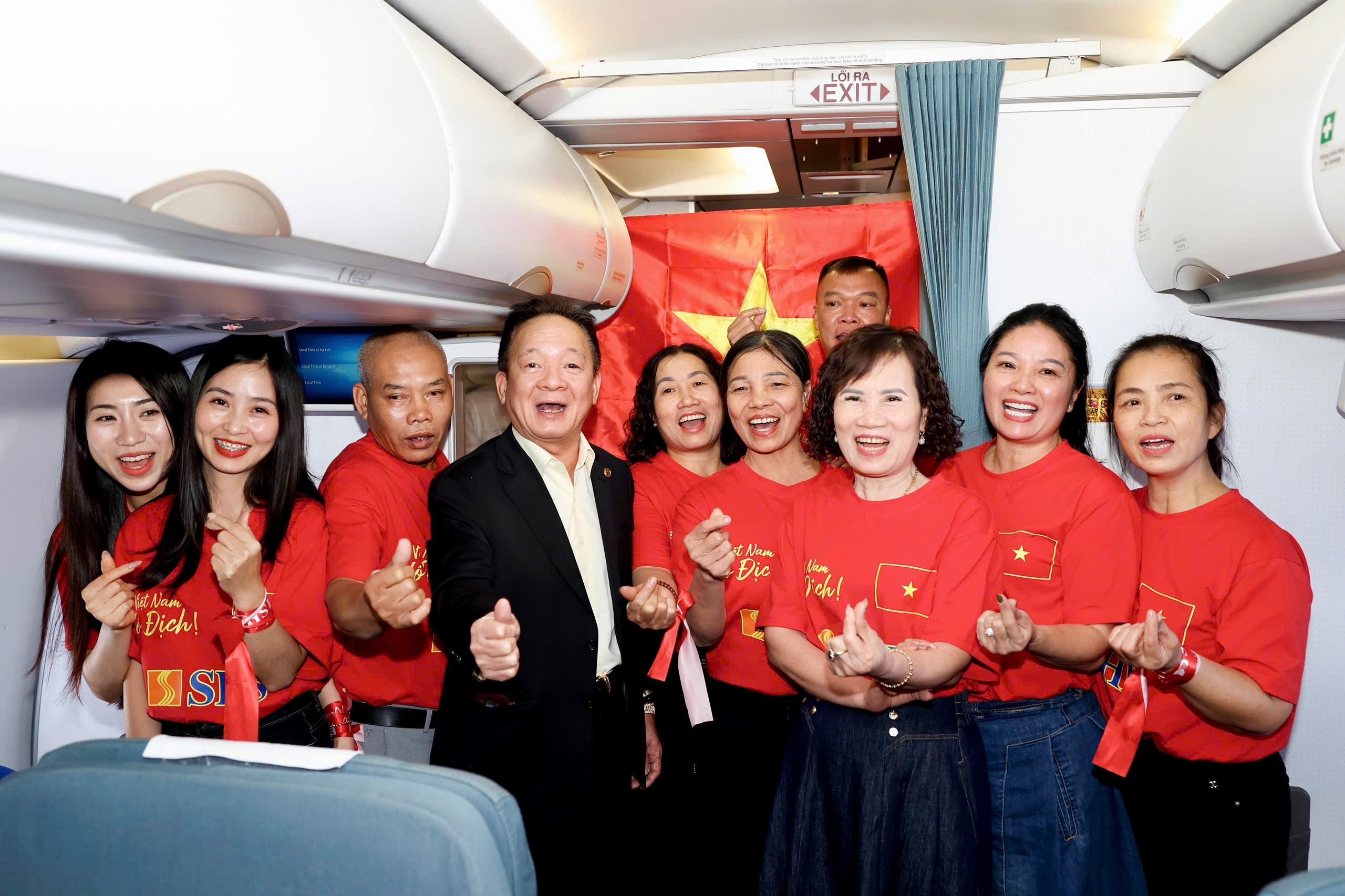 Gia dinh tuyen thu Viet Nam tu tin truoc man tai dau Thai Lan hinh anh