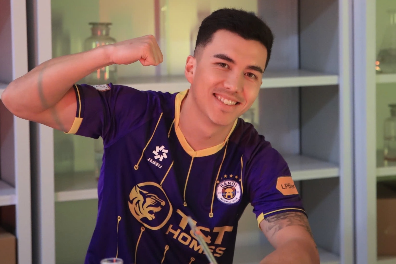 Ha Noi chieu mo cau thu Canada goc Viet hinh anh