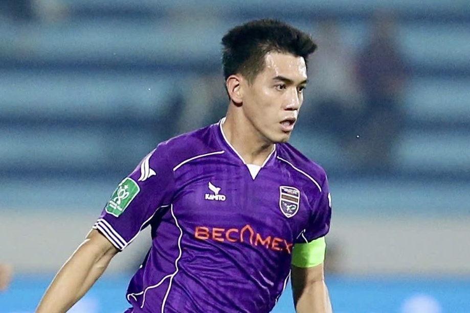 4 ngay sau vo dich, Tien Linh doi dau dong doi tuyen Viet Nam hinh anh