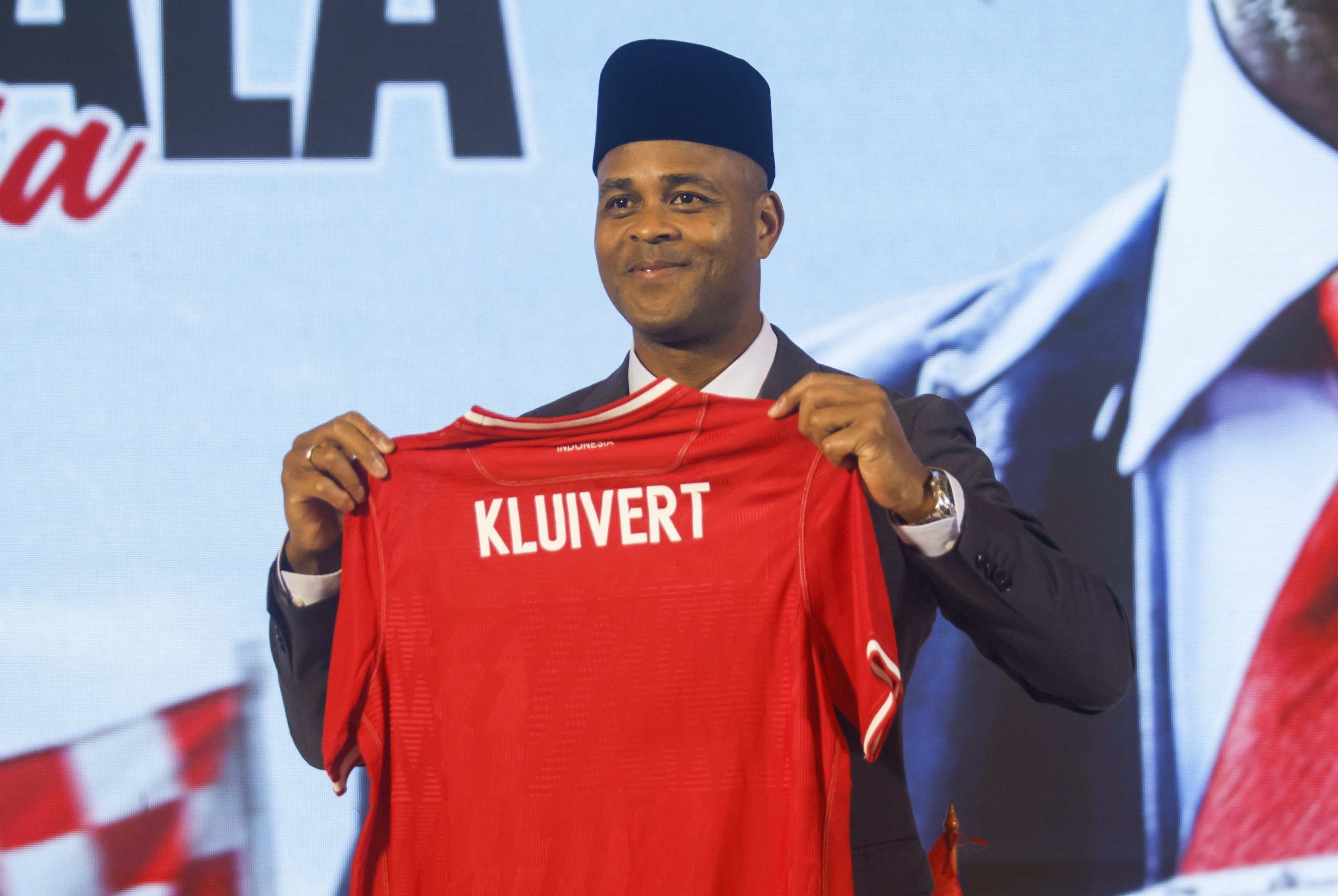 Kluivert tham vong gianh ve di Olympic va World Cup hinh anh