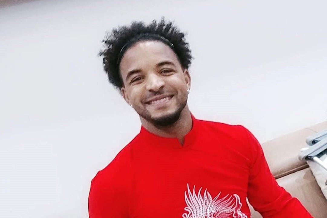 Xuan Son phan khoi dien ao dai Tet hinh anh