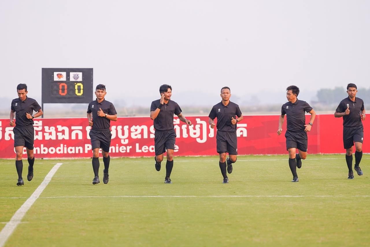 Campuchia su dung 6 trong tai moi tran dau hinh anh