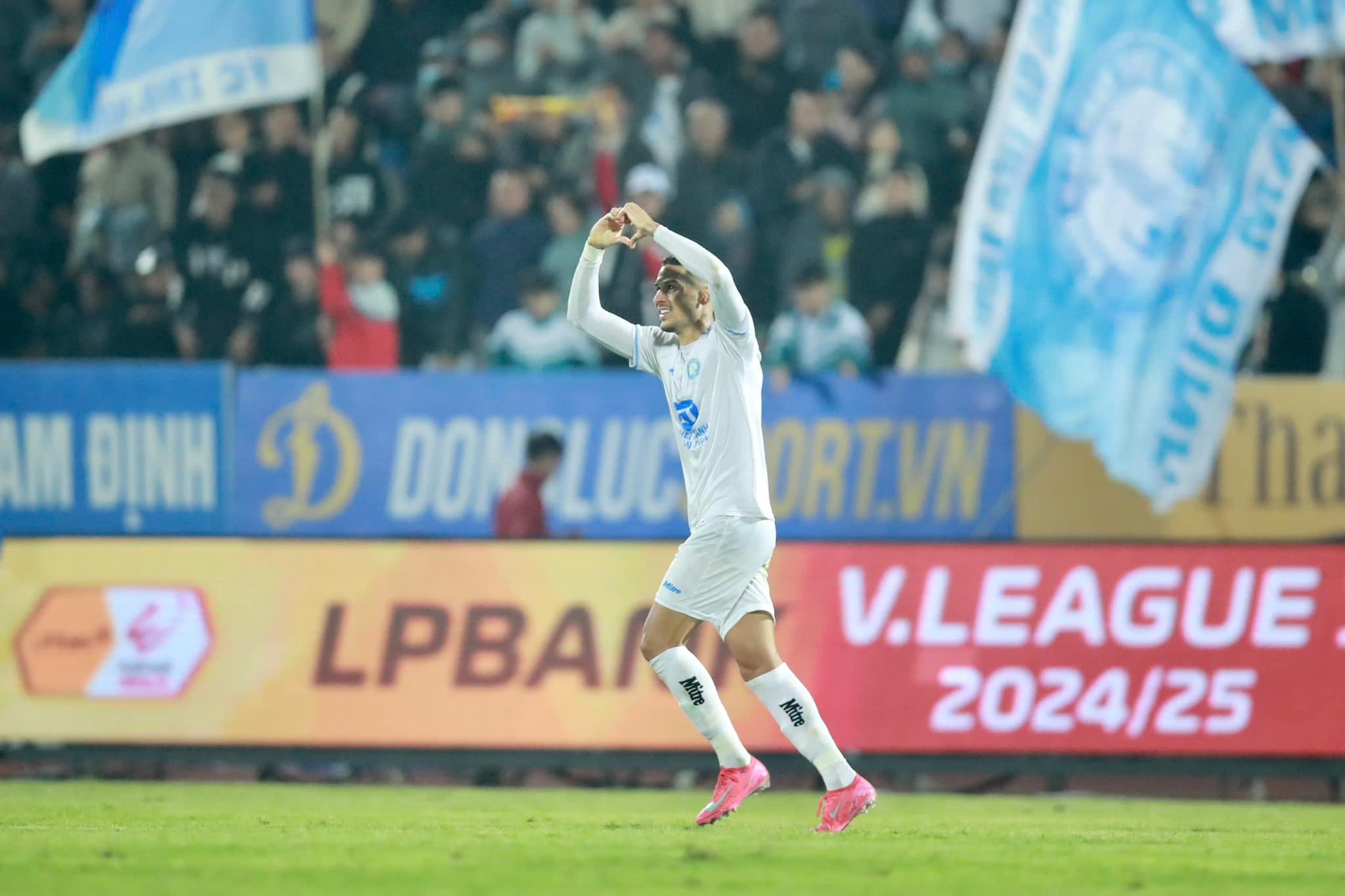 Nam Dinh 2-1 Ha Noi vong 13 V.League hinh anh