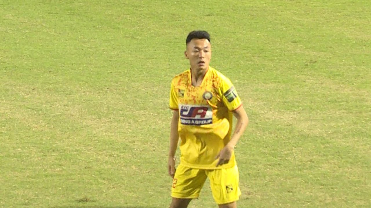 Thai Son bo lo dang tiec khi doi mat thu mon hinh anh