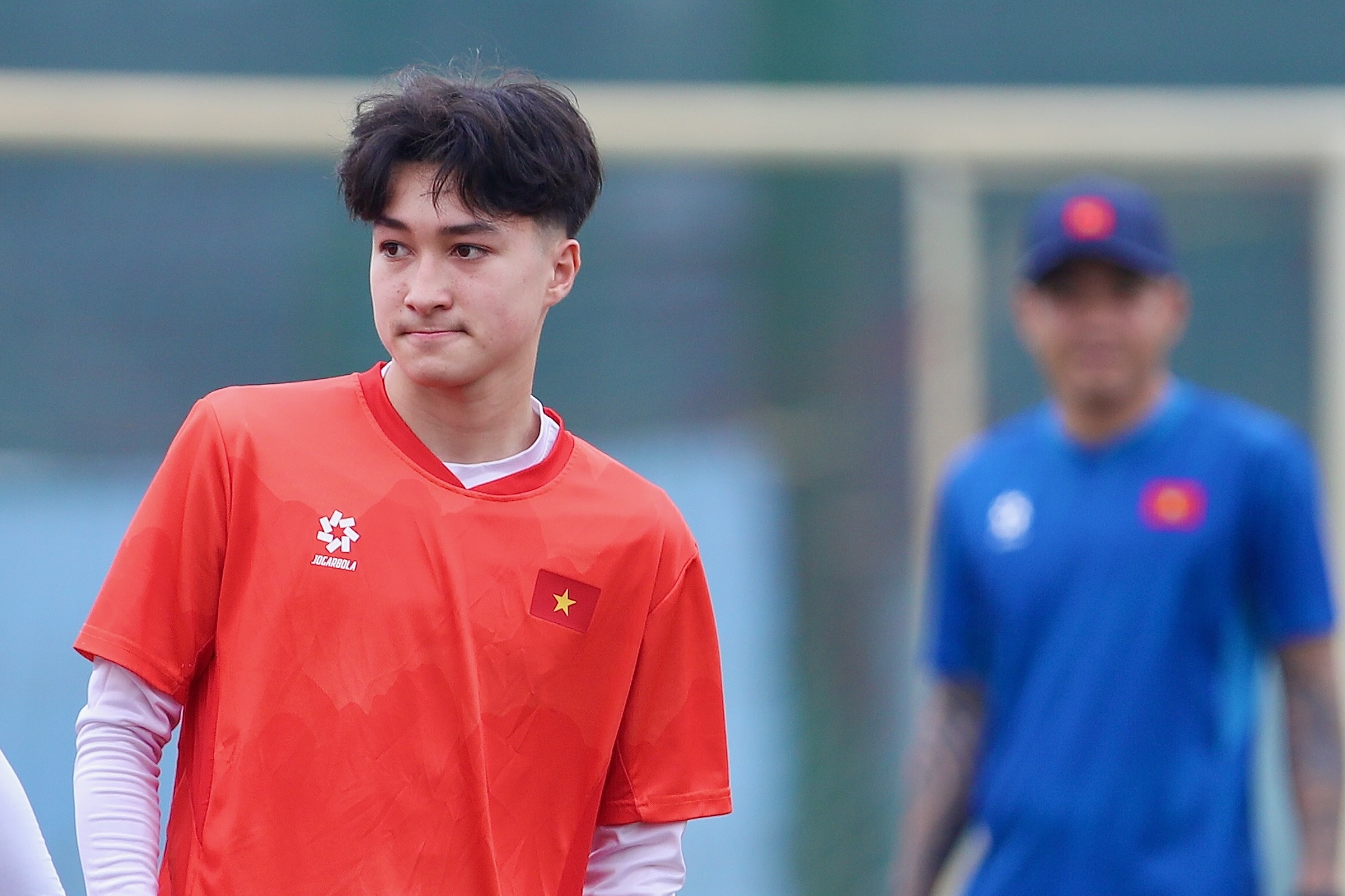 HLV U17 Viet Nam biet cau thu Viet kieu Ha Lan qua Youtube hinh anh