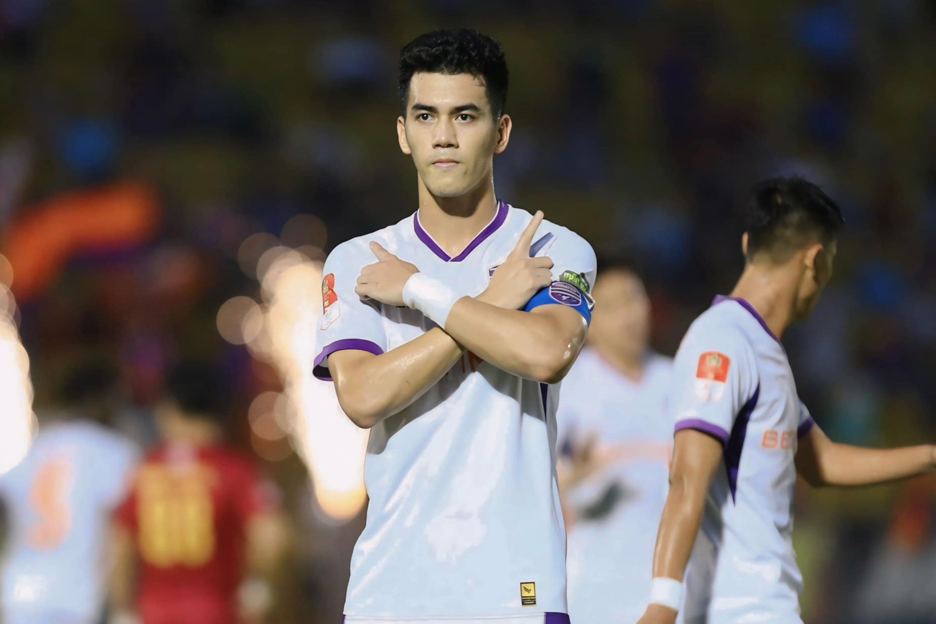 Tien Linh kien tao sau khi gianh Qua bong vang hinh anh