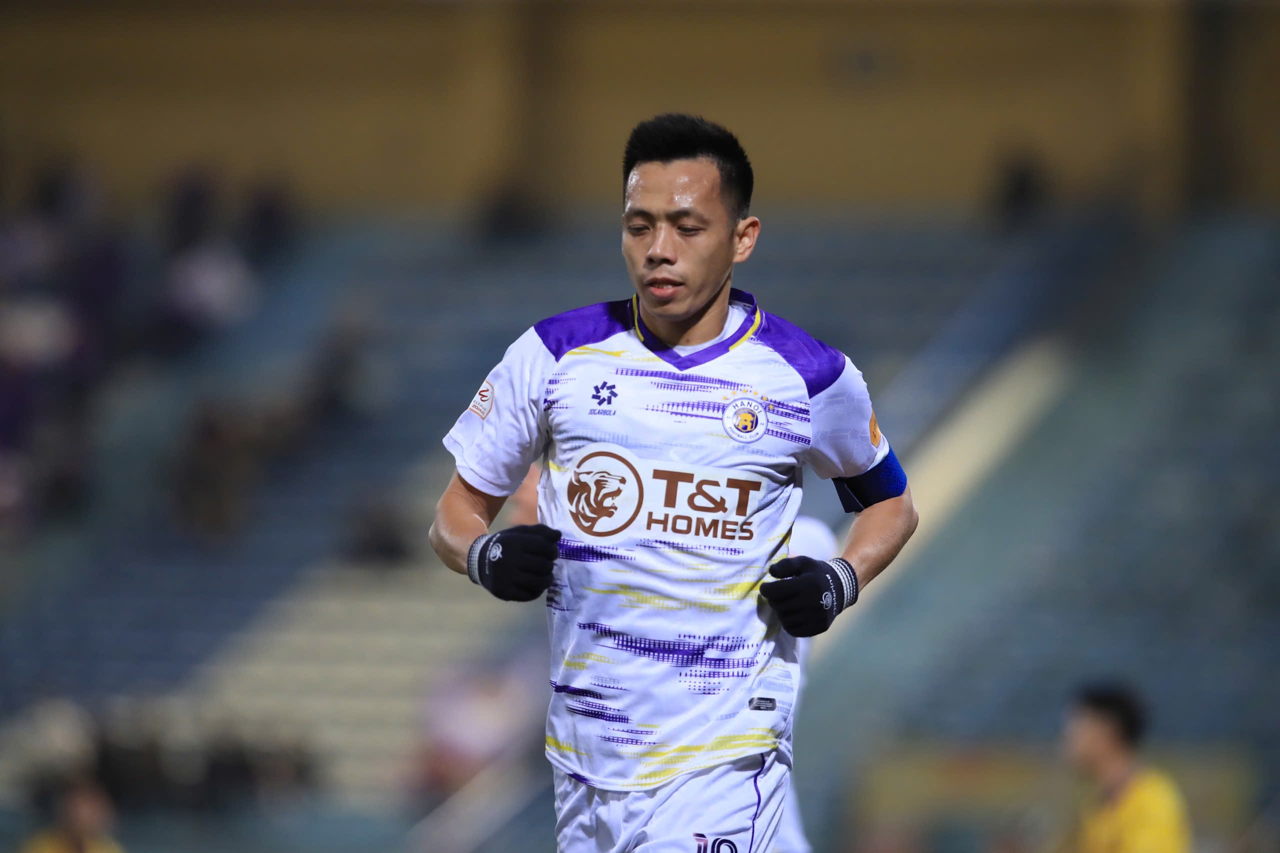 Van Quyet nhuong penalty cho ngoai binh hinh anh