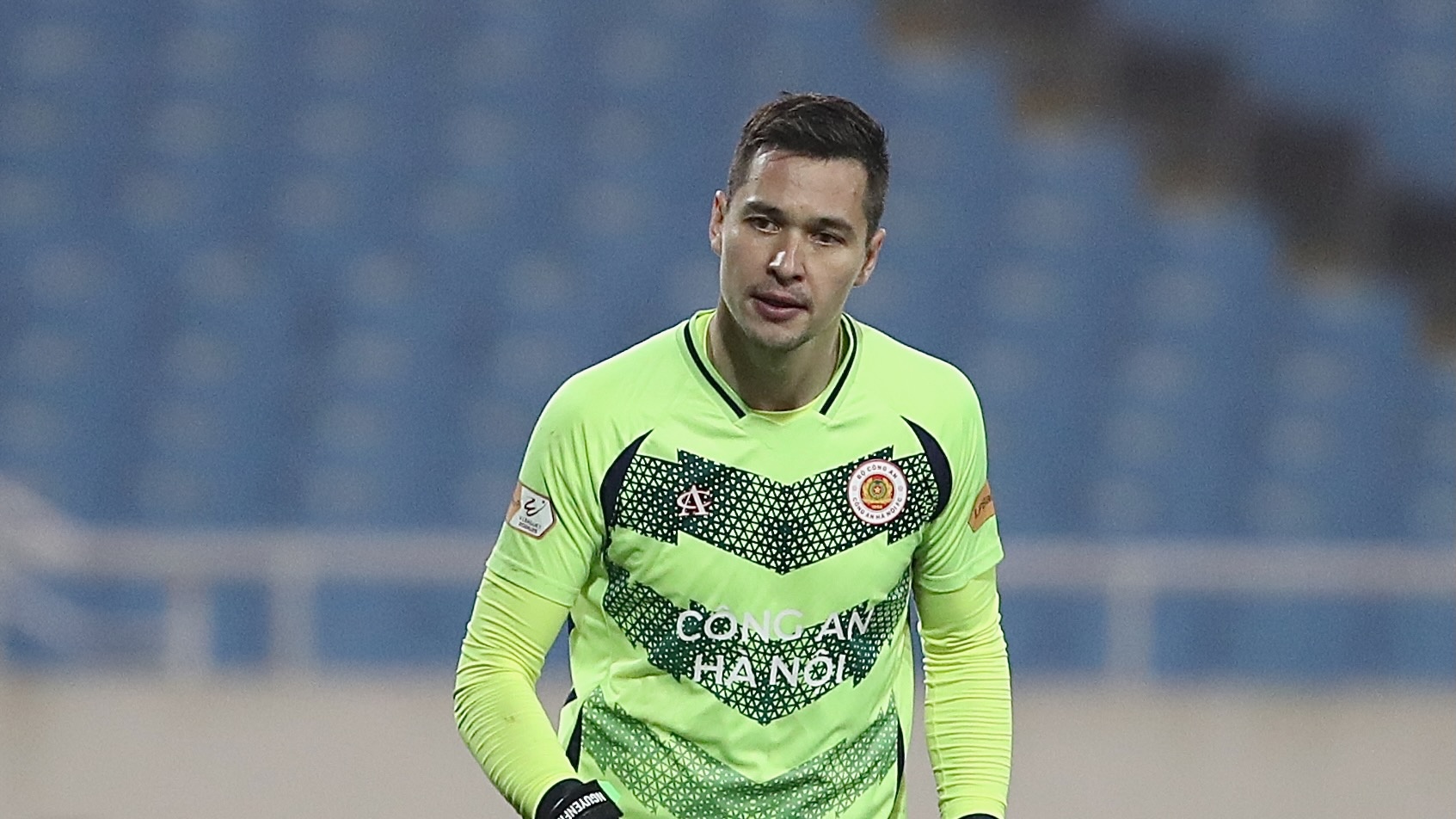 Cu sut dang cap khien Nguyen Filip bat luc hinh anh