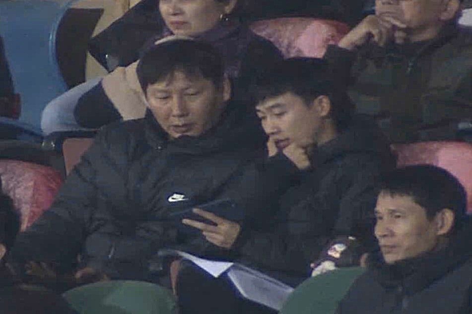 HLV Kim cham chu xem ban thang bi tu choi cua Van Khang hinh anh
