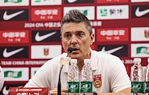 Cam hoa Viet Nam, HLV U22 Trung Quoc duoc tien cu len tuyen quoc gia hinh anh