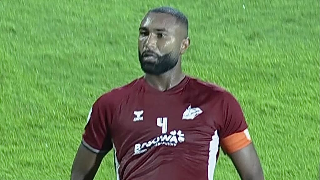 Nguyen Filip bat luc truoc cu danh dau cua cau thu PSM Makassar hinh anh