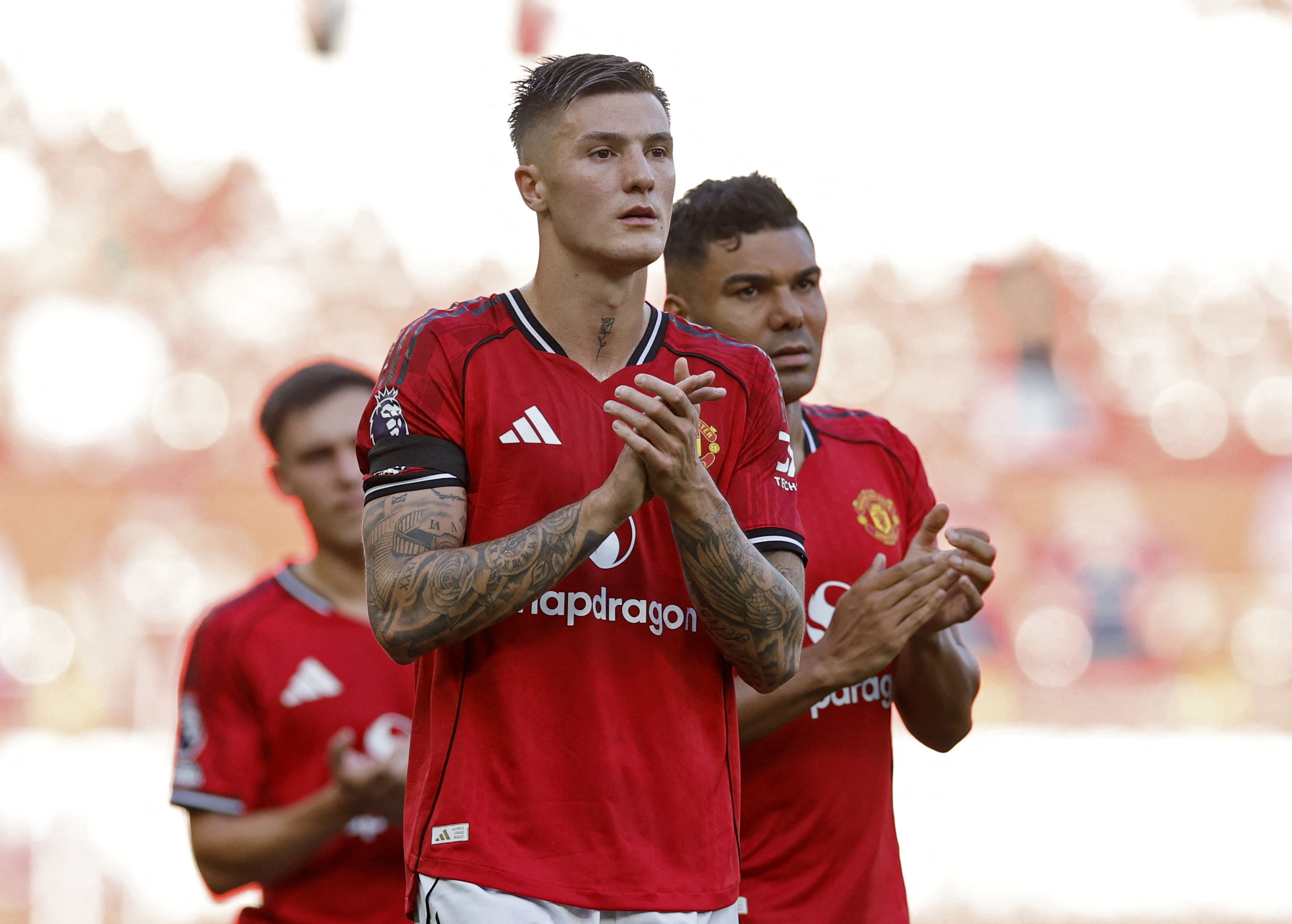 Dan bom tan dang cho doi cua Premier League hinh anh