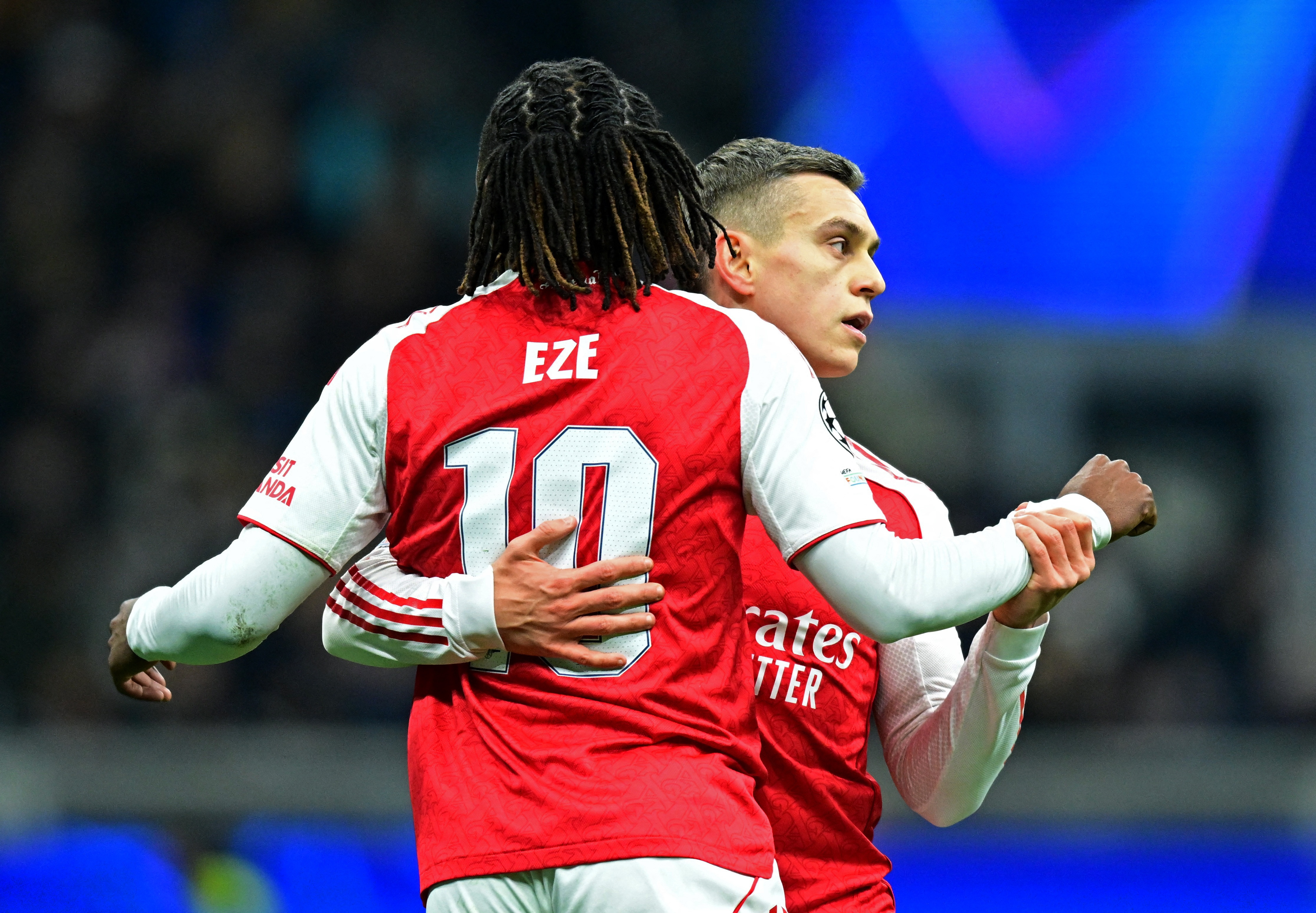 Arsenal thang Inter, van nang ganh truoc MU hinh anh