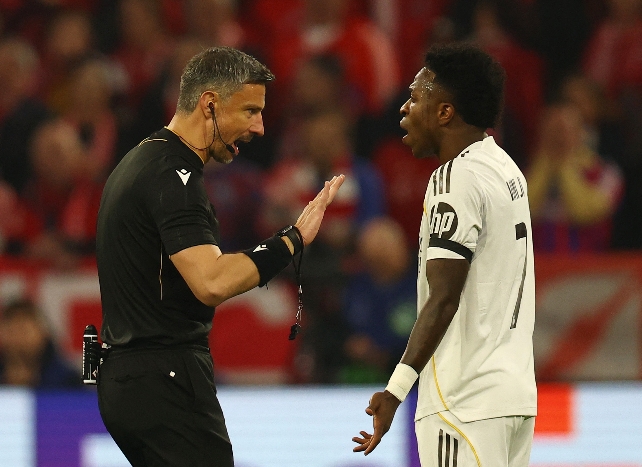 CDV Real Madrid quay lung voi Vinicius hinh anh