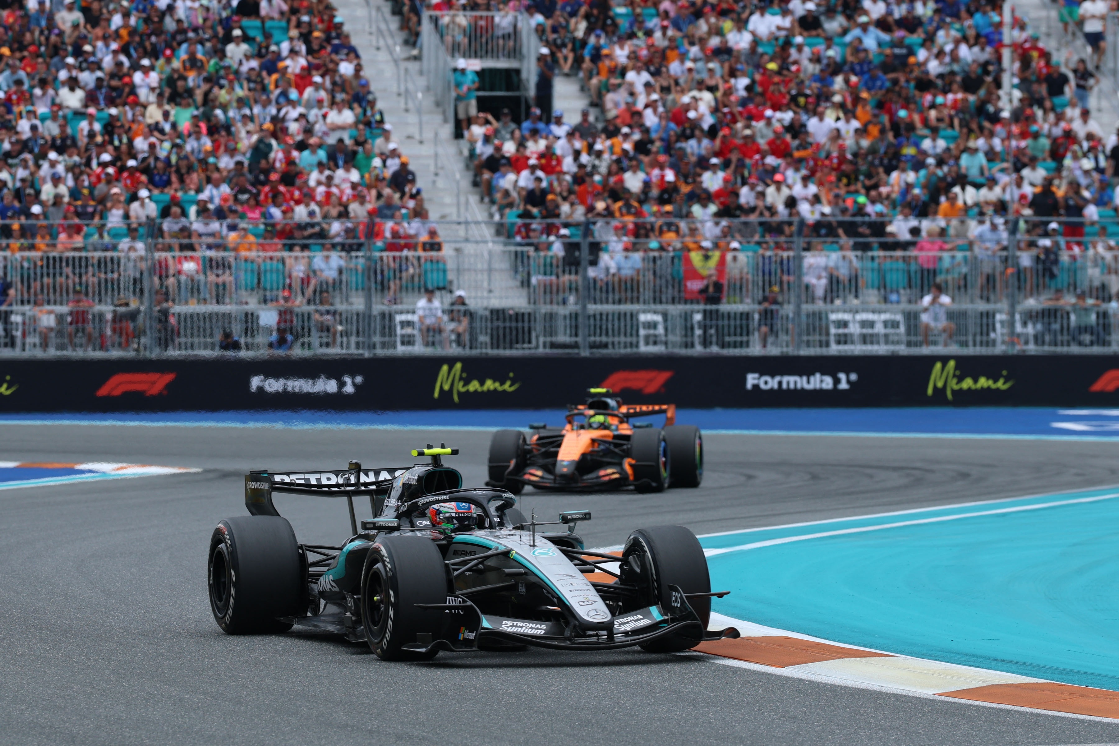 The doc ton cua Mercedes lung lay du doi sau Miami GP hinh anh