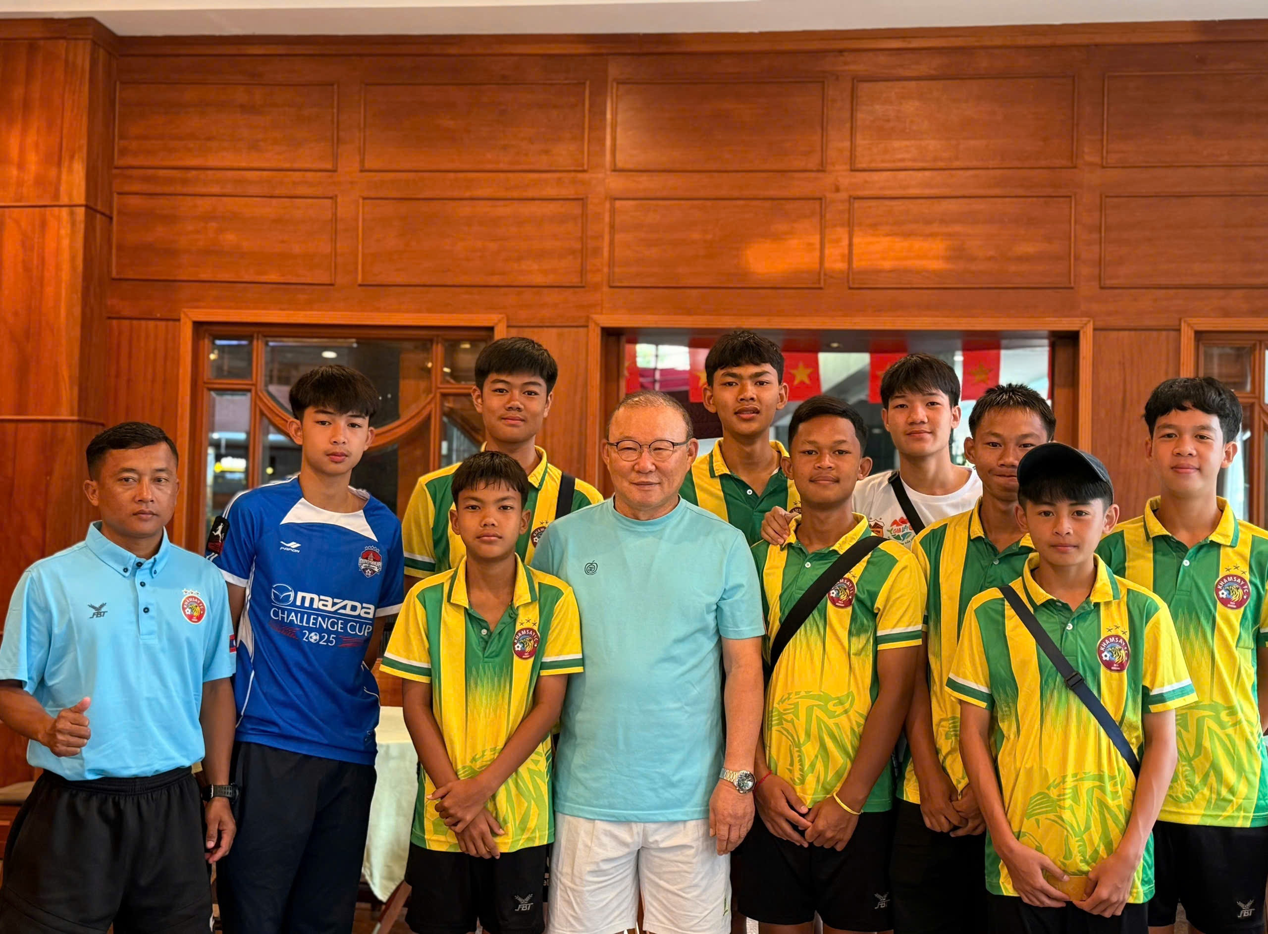 HLV Park Hang-seo tro lai Pleiku xem chung ket U14 hinh anh