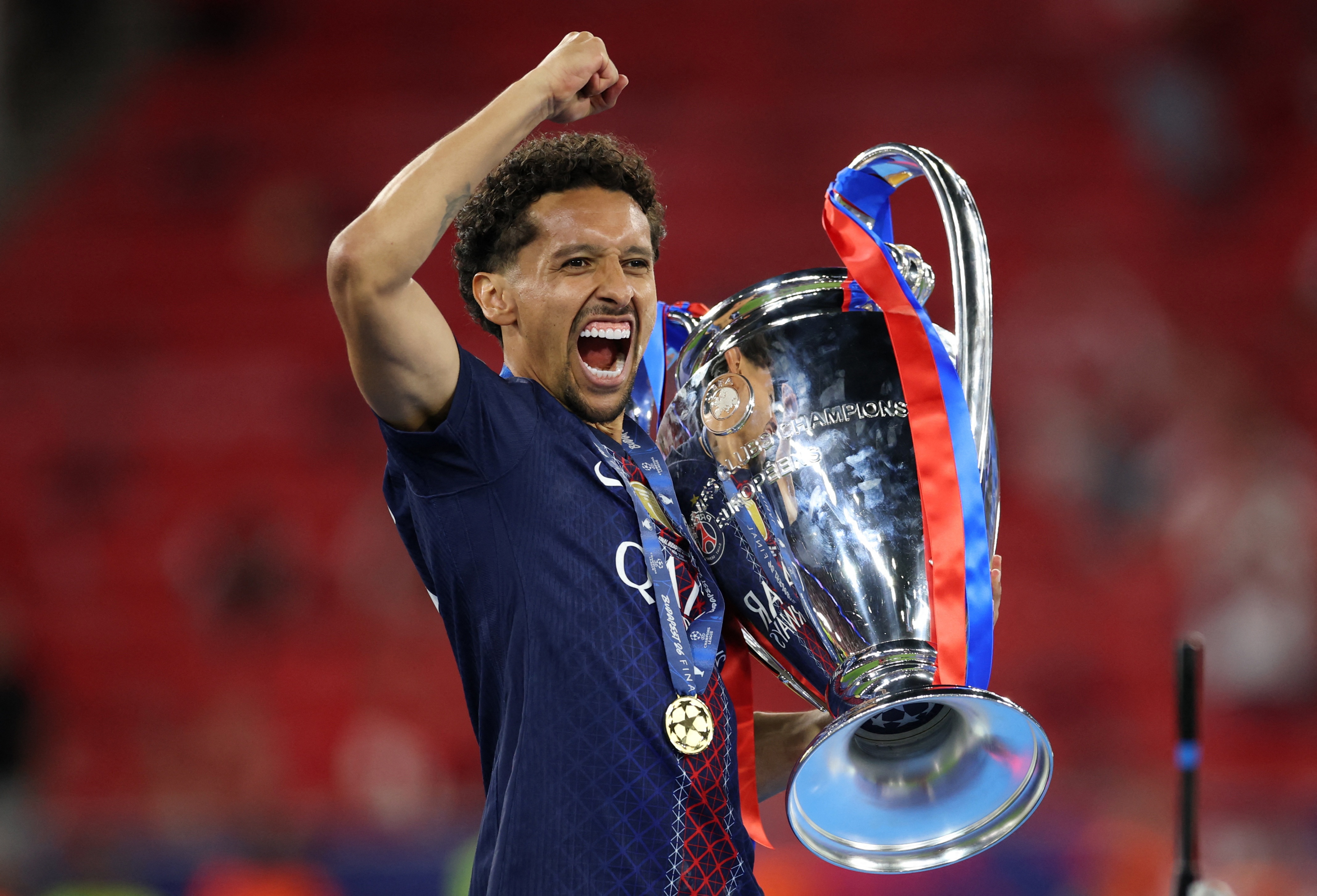 PSG len dinh, Mbappe doi mat su tro treu kho tin hinh anh
