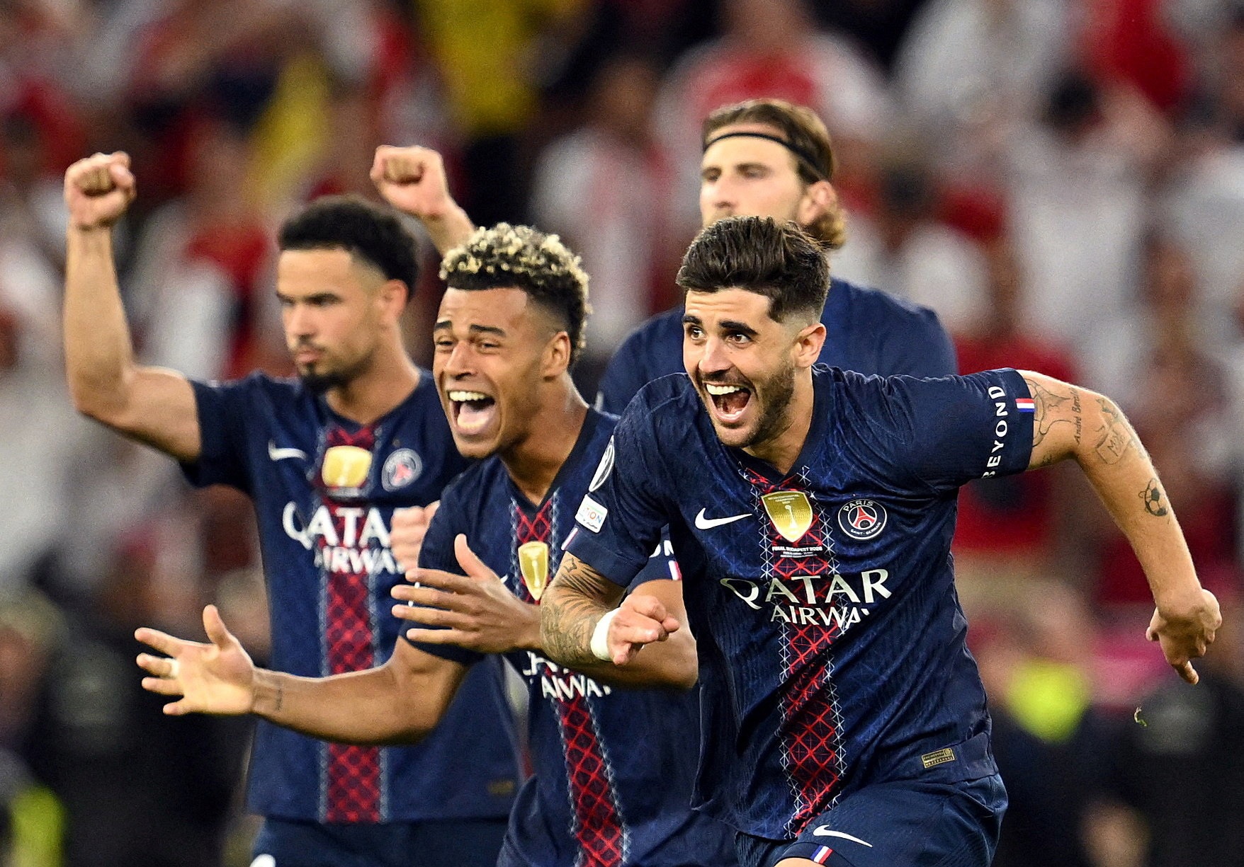 PSG len dinh, Mbappe doi mat su tro treu kho tin hinh anh