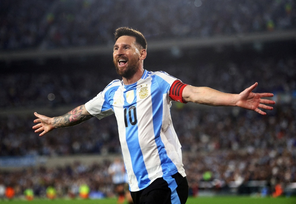 Messi sap lam dieu Maradona chua tung lam duoc hinh anh