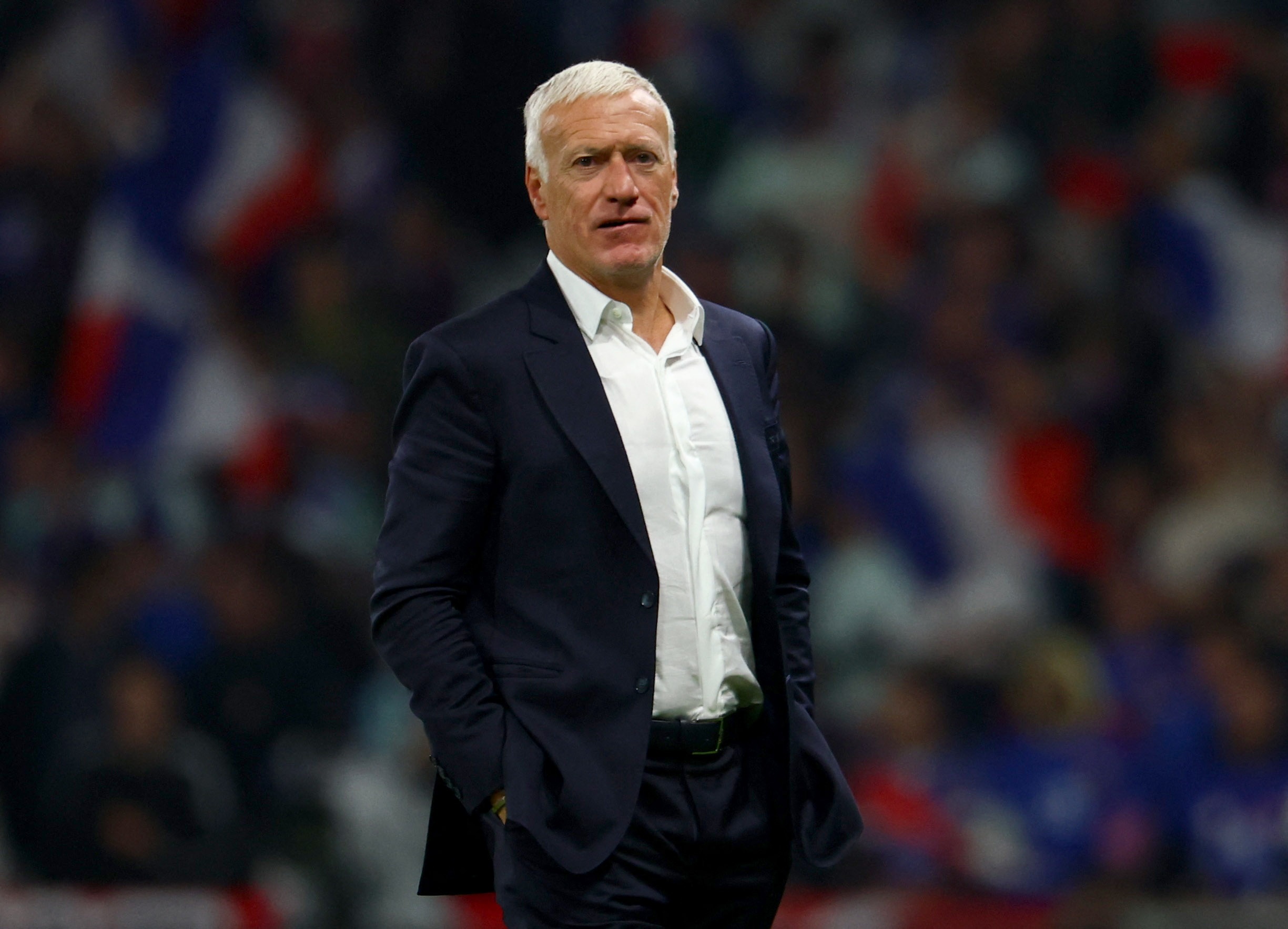 HLV Deschamps dap tra chi trich khi xep Mbappe da cam hinh anh