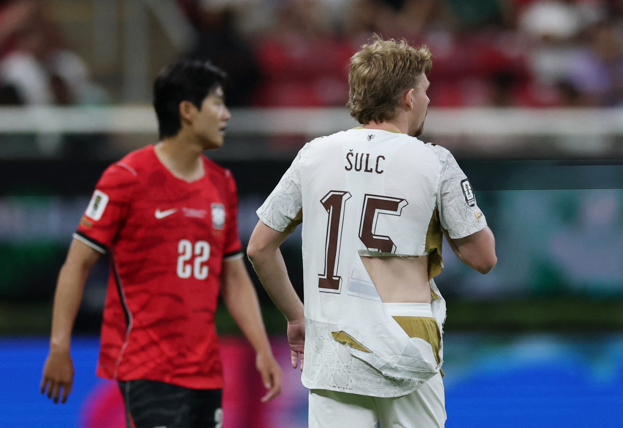 Ao Puma lai rach tai World Cup 2026 hinh anh