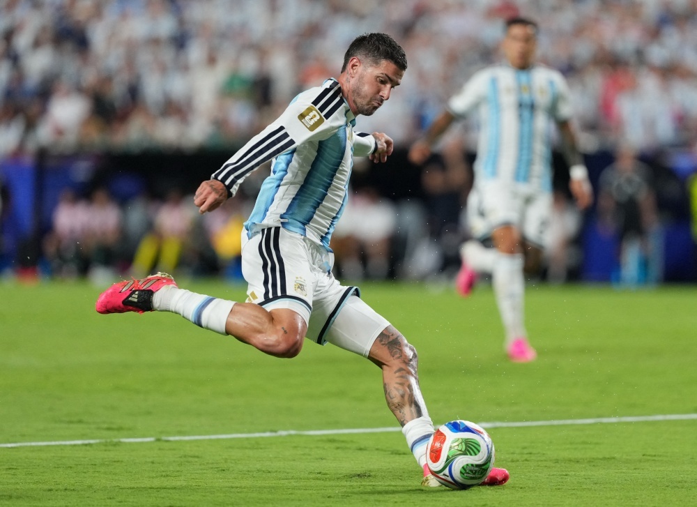 Nguoi hung tham lang sau cu hat-trick cua Messi hinh anh