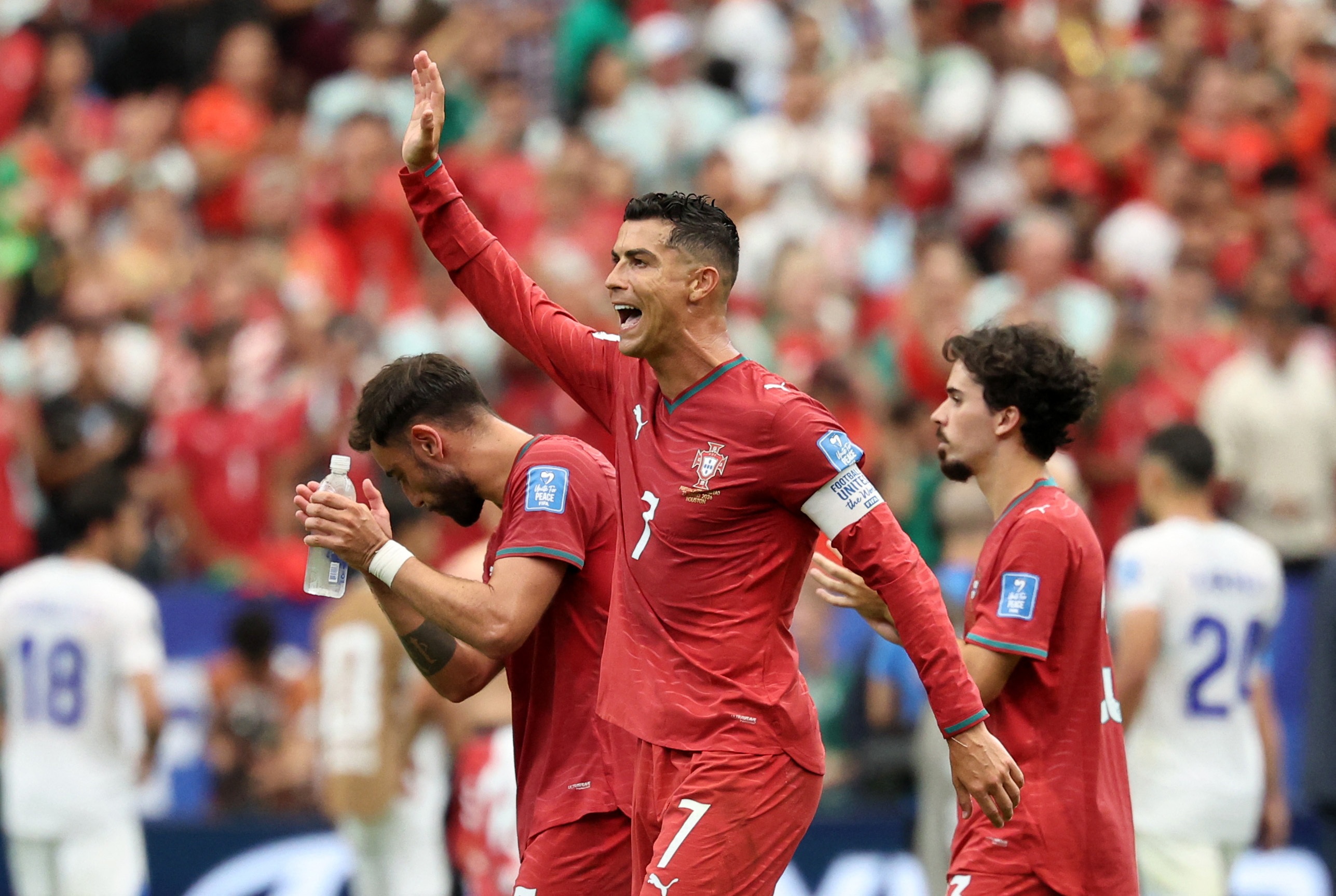Ronaldo bat World Cup nho lai minh hinh anh