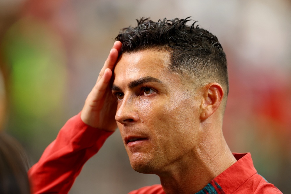 Bao Phap: 'Khong nen choc gian Ronaldo' hinh anh