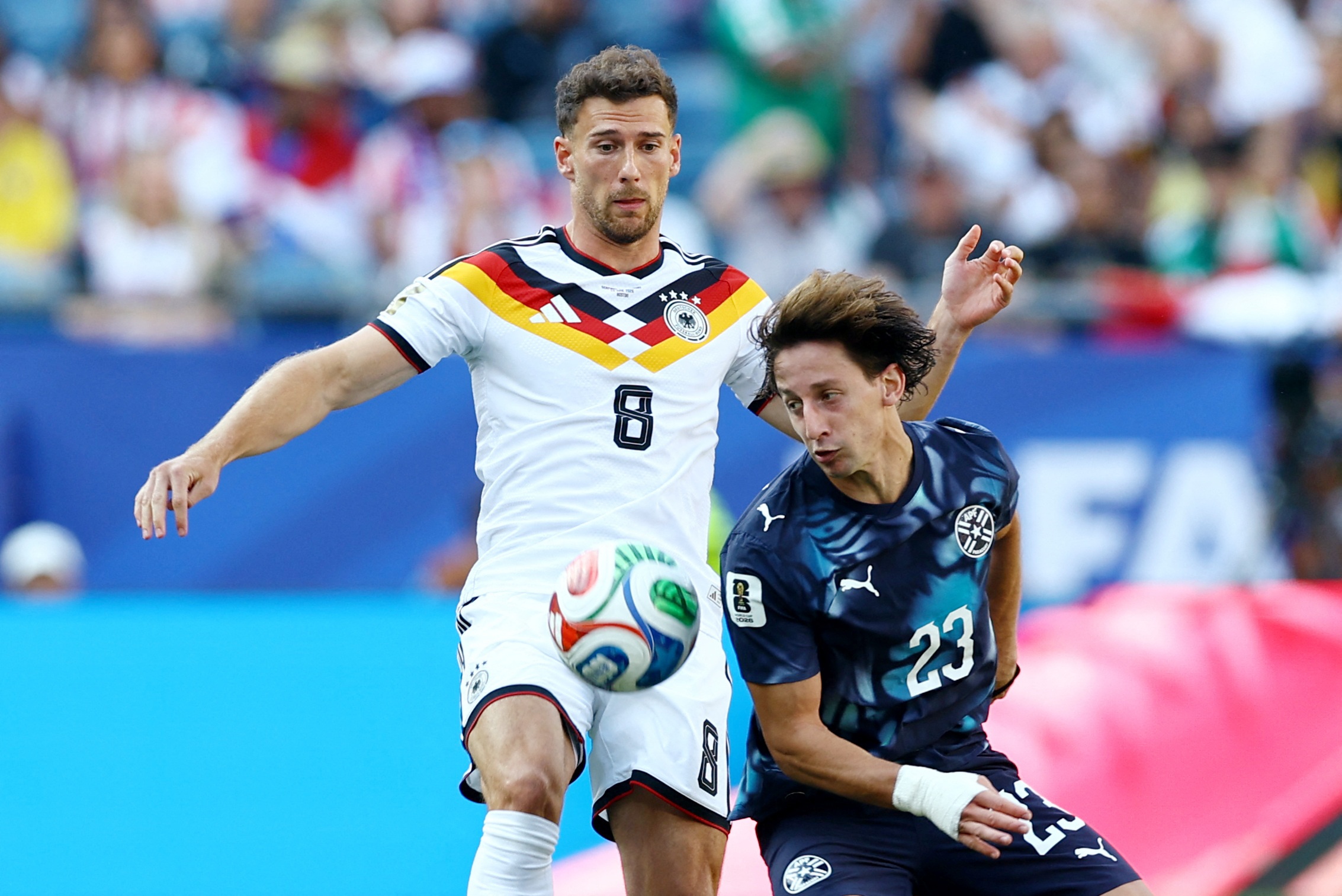 Goretzka tu choi sut, Duc lo van de ban linh hinh anh