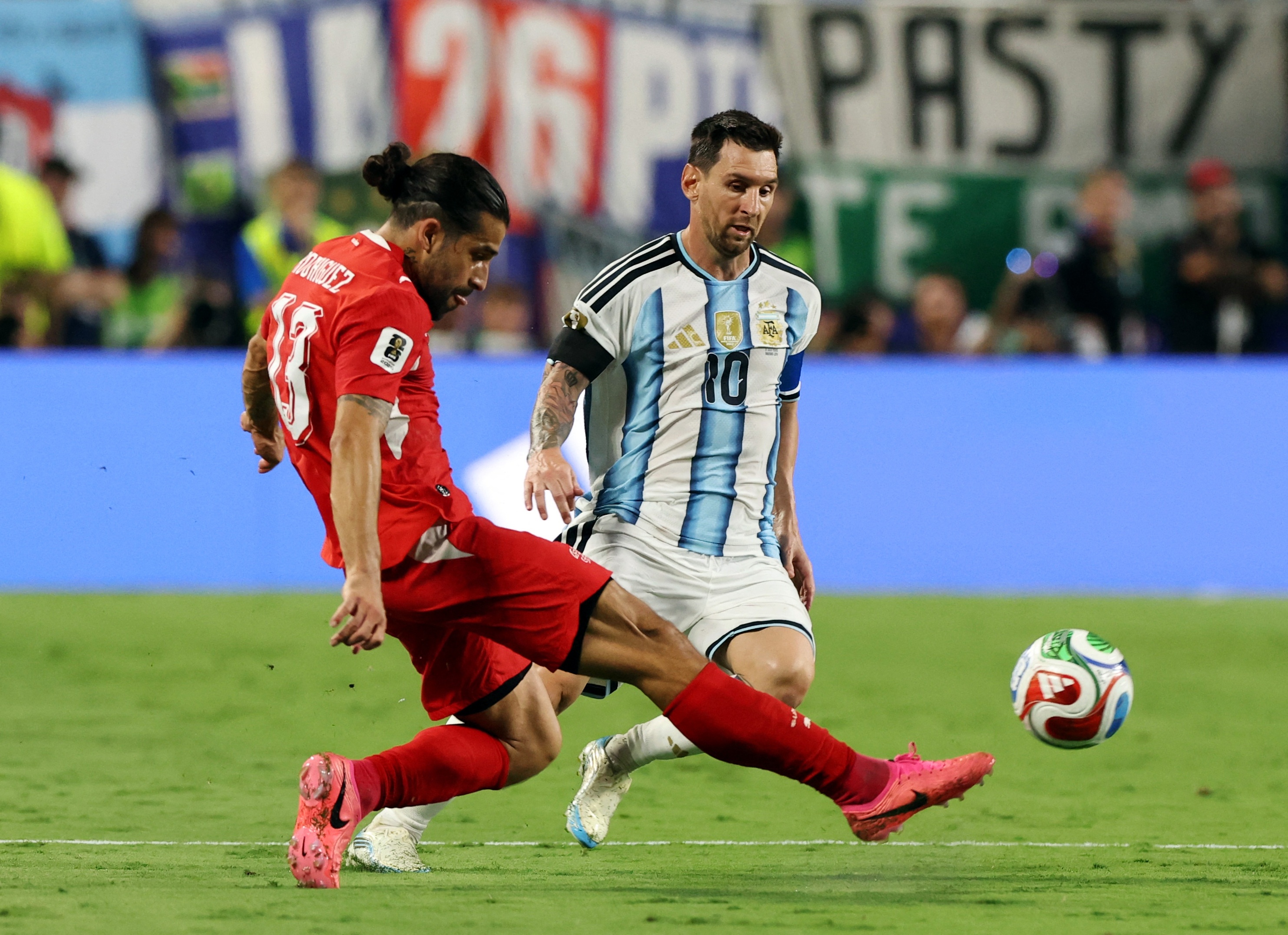 Tuyển Argentina và Anh khơi lại mối thù lịch sử